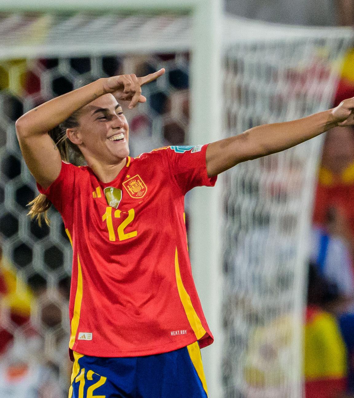 Patri Guijarro (Spanien) jubelt beim Spiel gegen Italien.