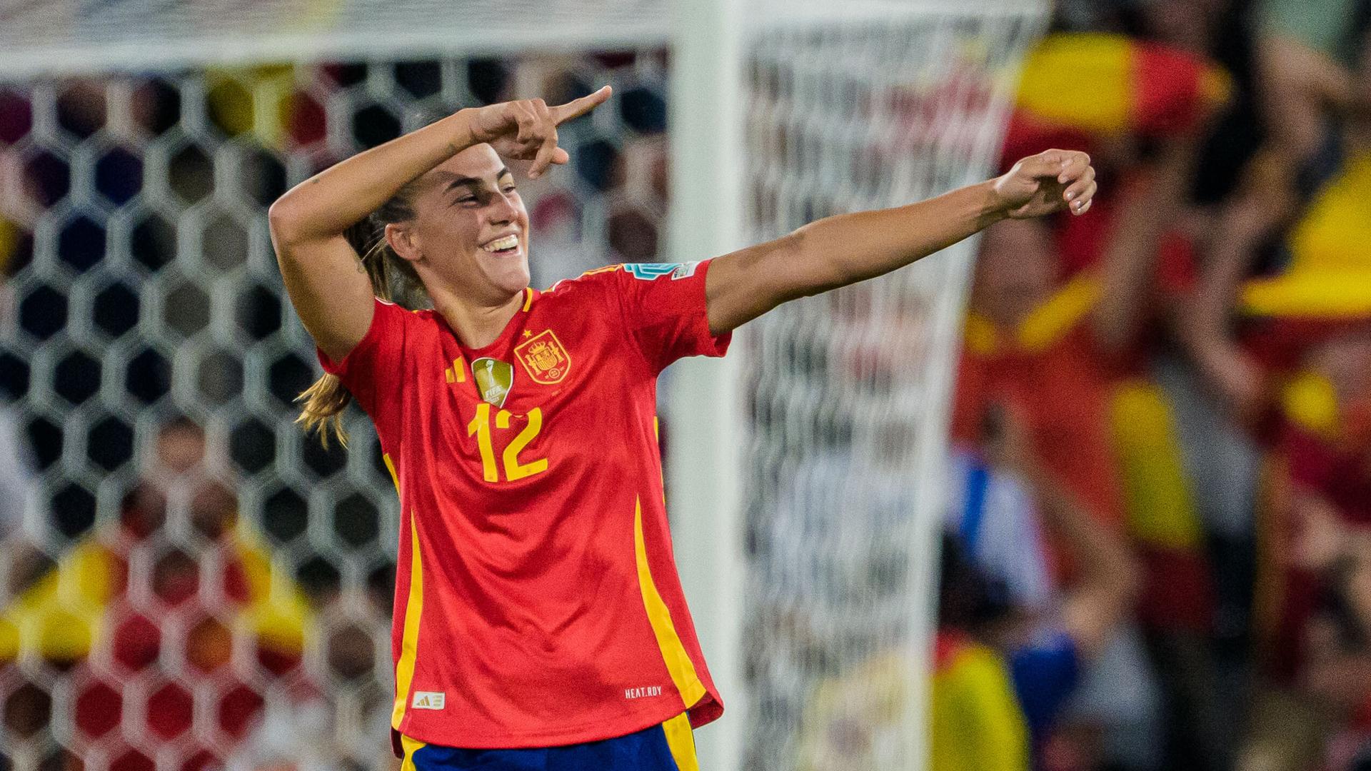 Patri Guijarro (Spanien) jubelt beim Spiel gegen Italien.