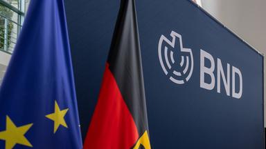 BND-Logo mit Deutschland- und EU-Flagge