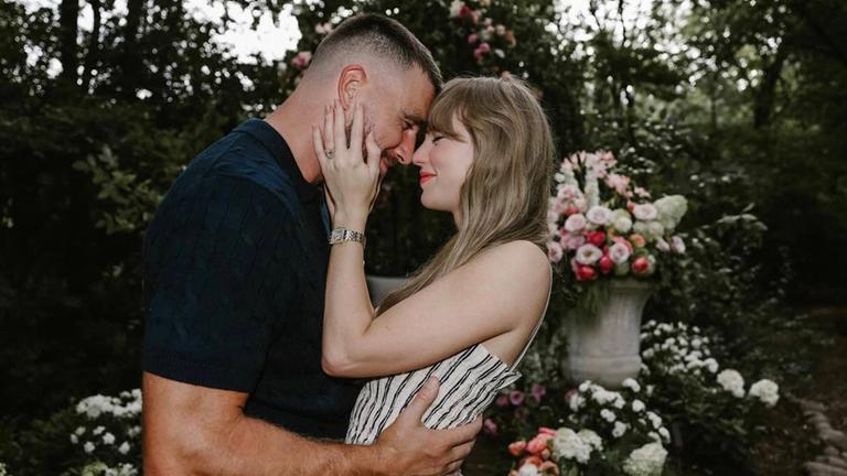 Travis Kelce und Taylor Swift im Garten - 2025