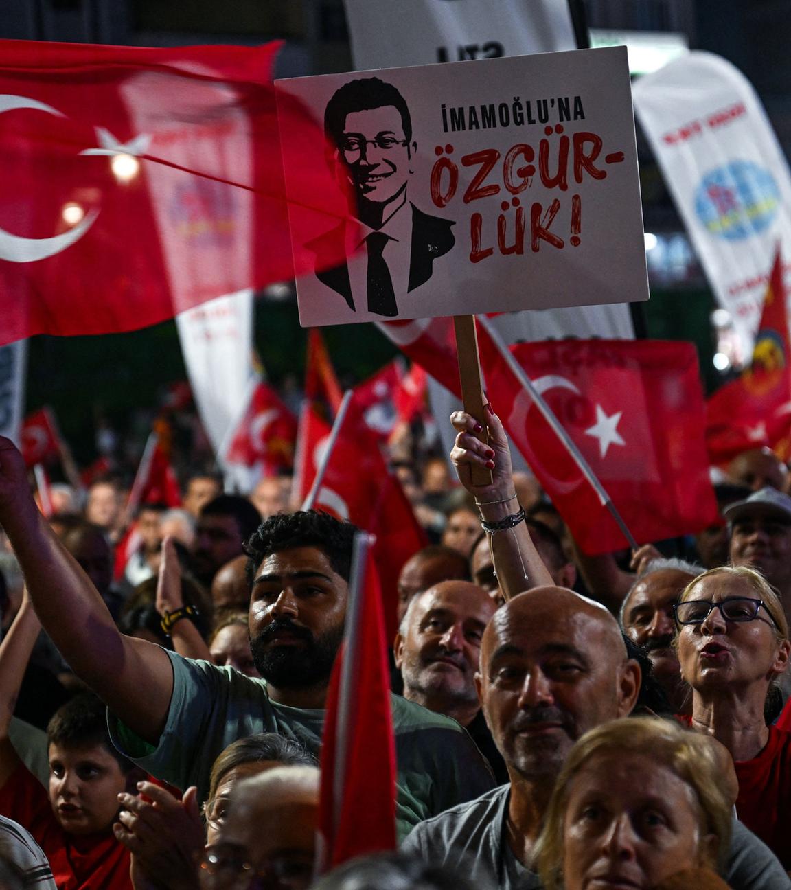 Turkey opposition holds demo after court ousts its Istanbul leadership