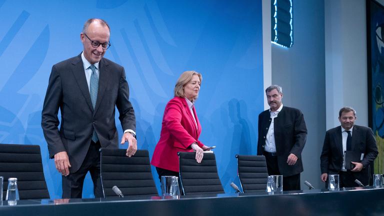 Merz, Söder, Klingbeil und Bas beim Pressestatement nach Koalitionsausschuss im Bundeskanzleramt in Berlin