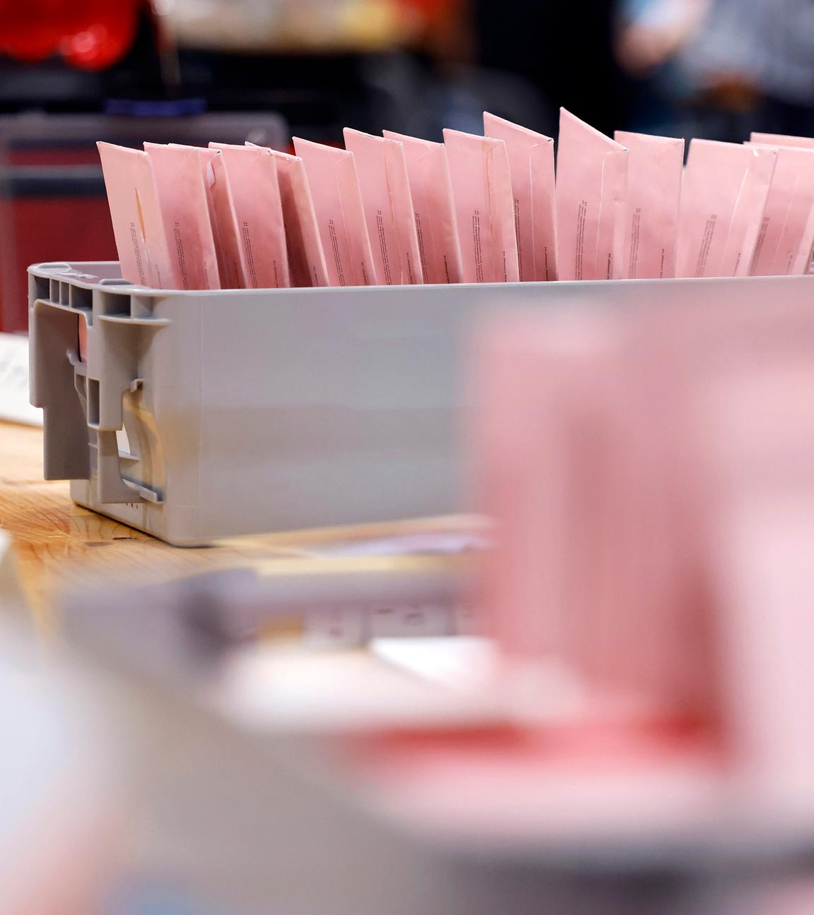 Briefwahlzentrum in Köln zur Kommunalwahl in NRW