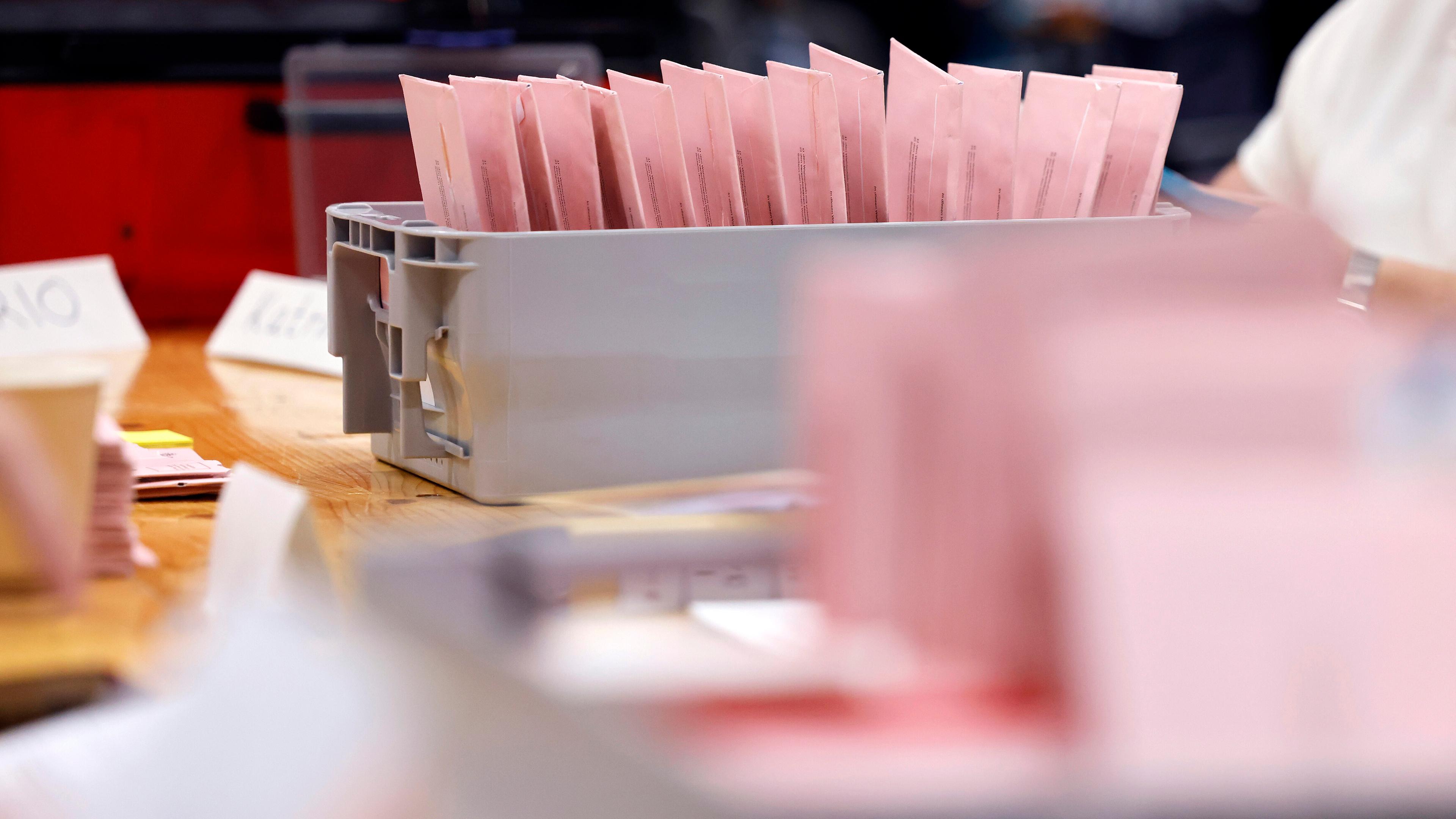 Briefwahlzentrum in Köln zur Kommunalwahl in NRW
