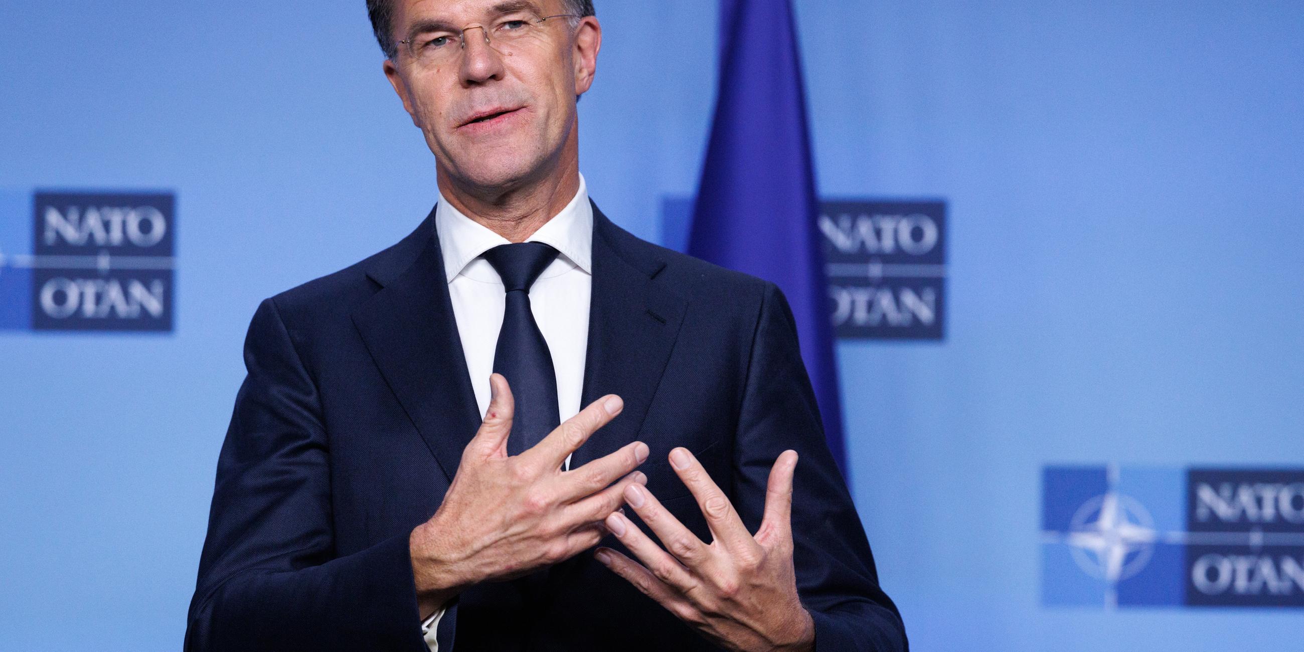 Generalsekretär Mark Rutte spricht während einer Pressekonferenz mit dem ukrainischen Verteidigungsminister im Nato-Hauptquartier in Brüssel.
