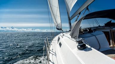 Segelyacht auf dem Ozean