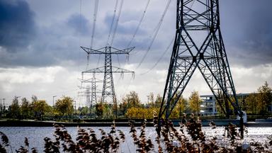 Niederlande: Hochspannungsmasten prägen die Landschaft