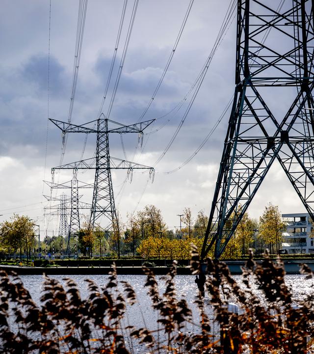 Niederlande: Hochspannungsmasten prägen die Landschaft