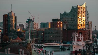 Deutschland, Hamburg, Abendhimmel, goldene Stunde, Sonnenuntergang, Elbphilharmonie, HafenCity, Skyline, Architektur, Wa
