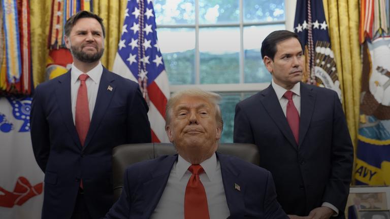 Rubio und Vance stehen hinter Trump im Weißen Haus