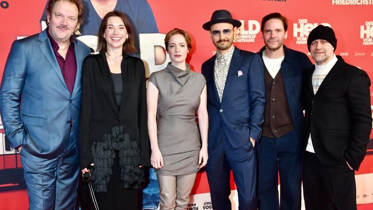 Weltpremiere Der Held vom Bahnhof Friedrichstrasse