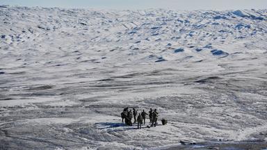 Mitglieder der dänischen Streitkräfte nehmen an einer Übung in Kangerlussuaq in Grönland teil