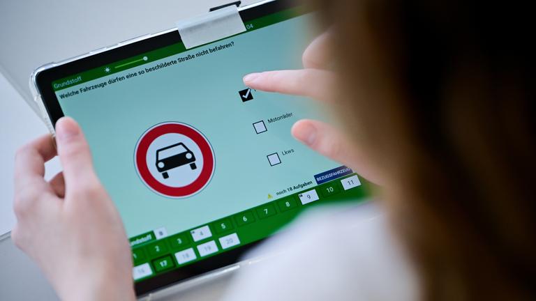 Führerschein-Theorieprüfung - Illustration