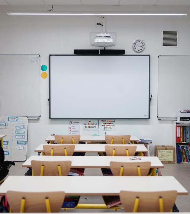 Leerer Klassenraum