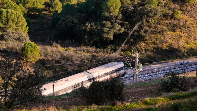 Tote bei Zugunglück in Spanien - Unglücksstelle bei Adamuz