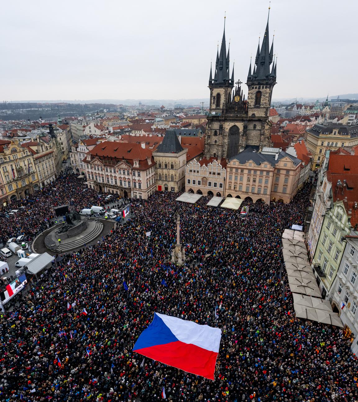 Zehntausende Tschechen demonstrieren für Präsident Pavel