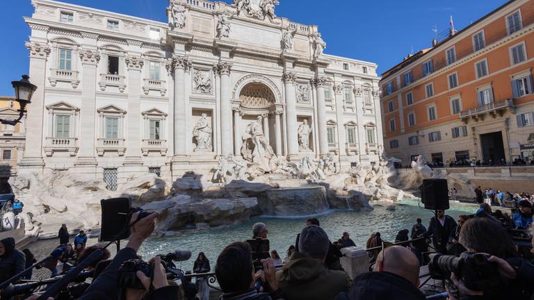 Ab sofort kostenpflichtig: Touristen müssen für den Besuch des Trevi Brunnen in Rom Eintritt zahlen