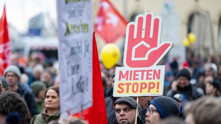 Mietendemo gegen Leerstand und Luxus-Sanierungen in München