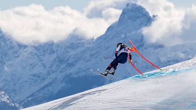 260208 Lindsey Vonn of USA crashes while competing in women s alpine skiing downhill during day 2 of the 2026 Winter Oly