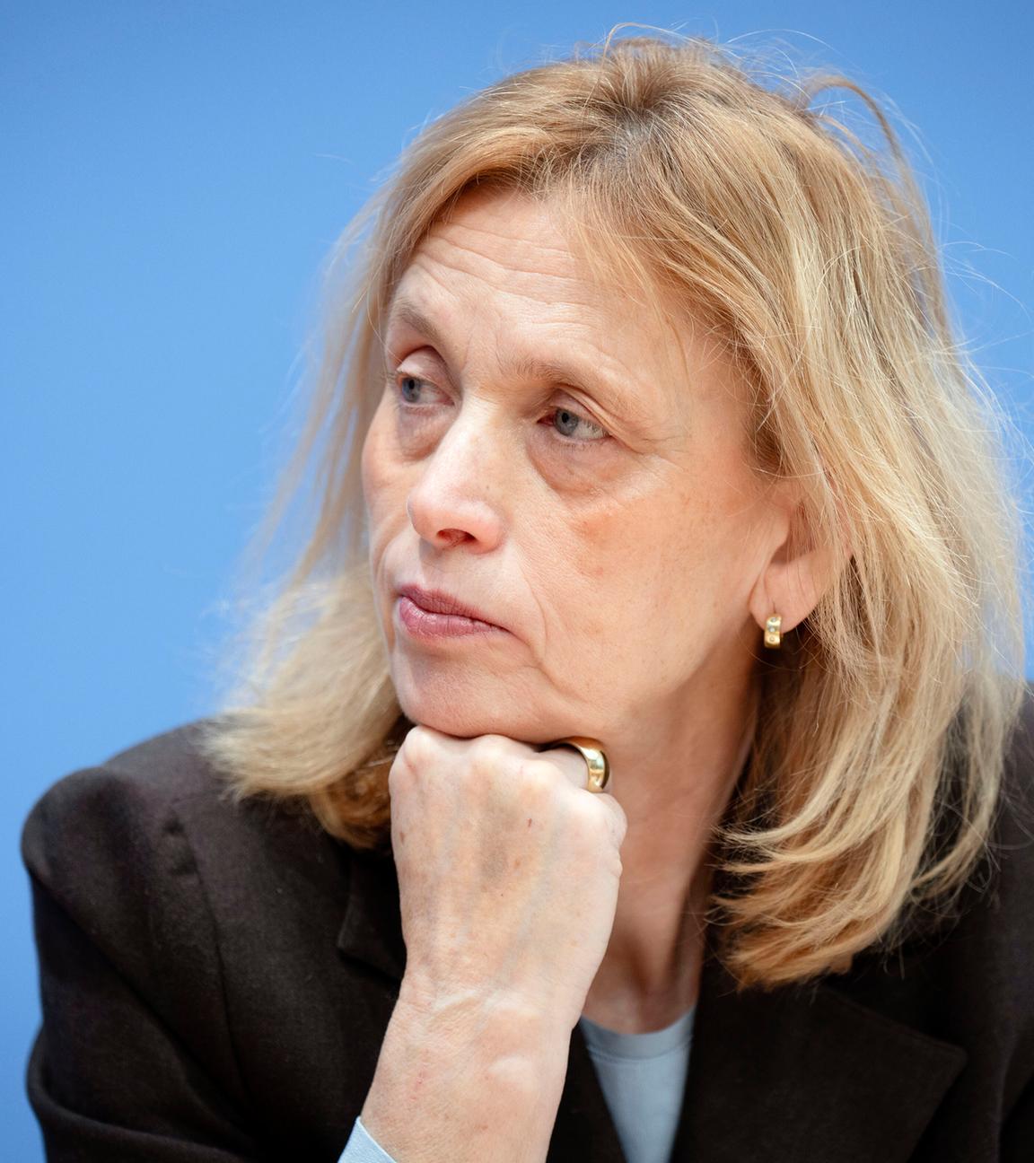 Bundespressekonferenz  zur Vorstellung der Dunkelfeldstudie zur Gewaltbetroffenheit in Deutschland in Berlin