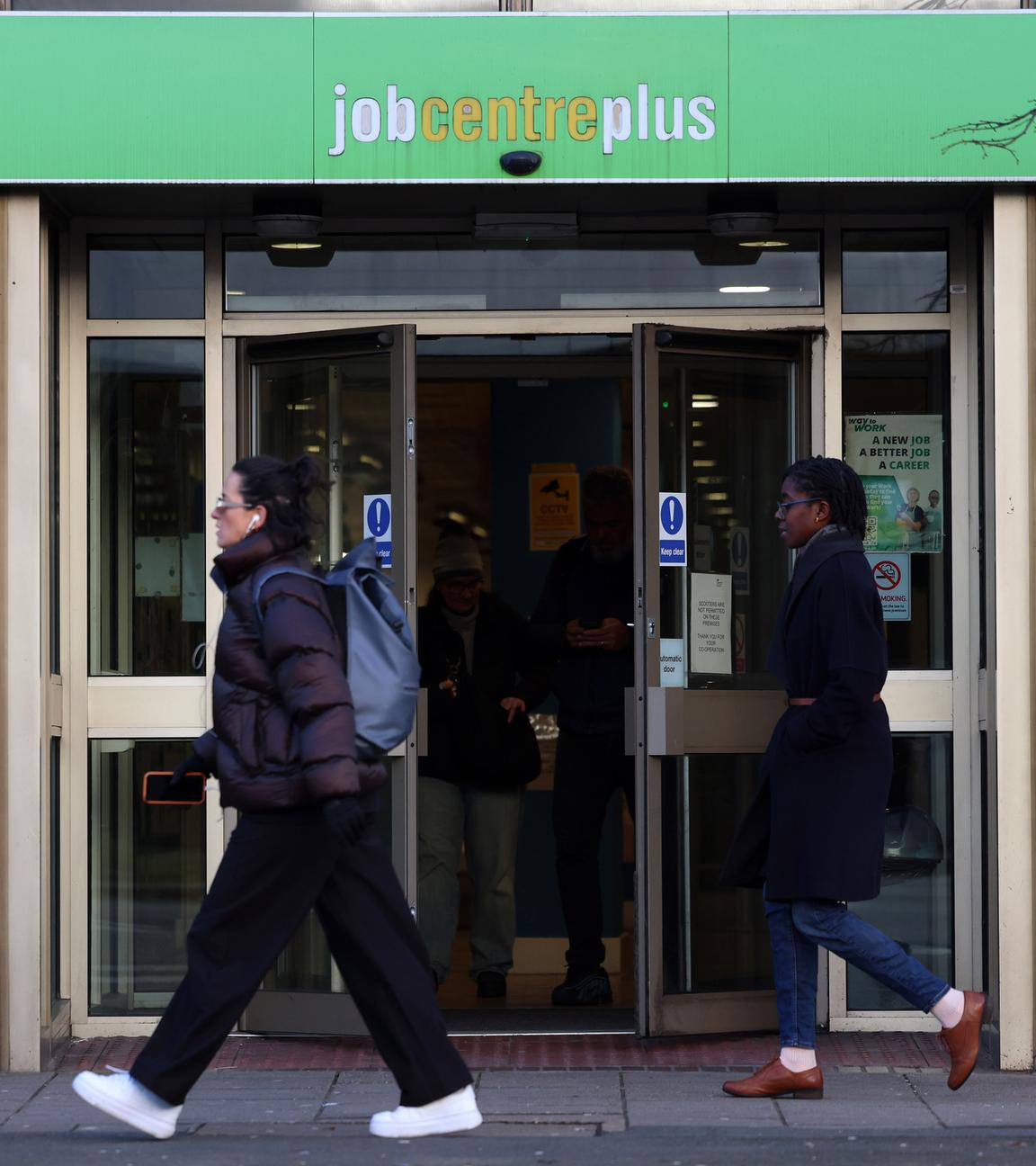 UK unemployment rate grows to 5.2 percent