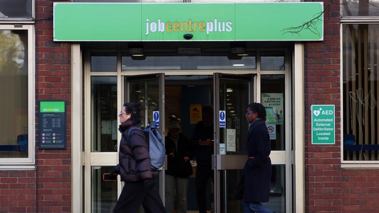 UK unemployment rate grows to 5.2 percent