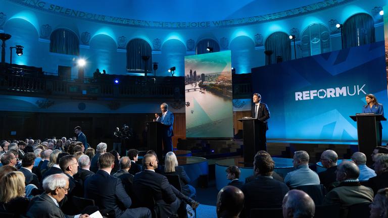 Nigel Farage präsentiert in London sein Schattenkabinett