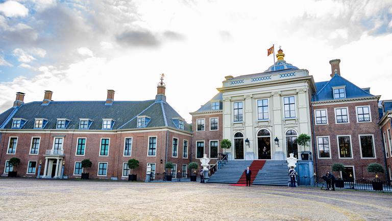 Adel: König Willem-Alexander bei der Vereidigung der neuen niederländischen Regierung