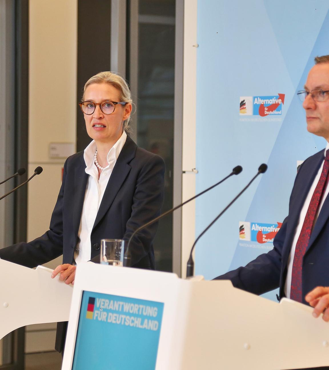 AfD-Fraktionssitzung: Alice Weidel und Tino Chrupalla, beide AfD, geben ein Pressestatement