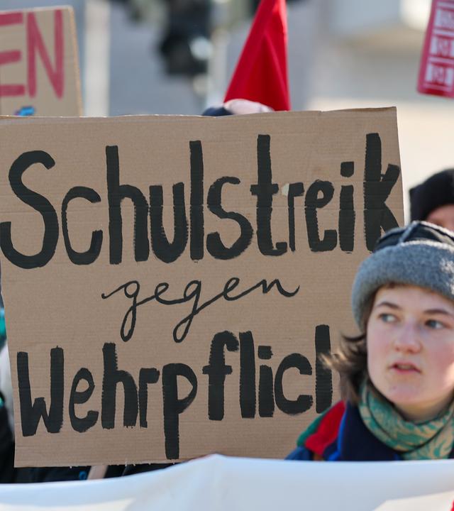 Schulstreik gegen Wehrpflicht in Leipzig