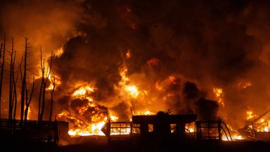 Luftangriff auf ein Öllager bei Teheran
