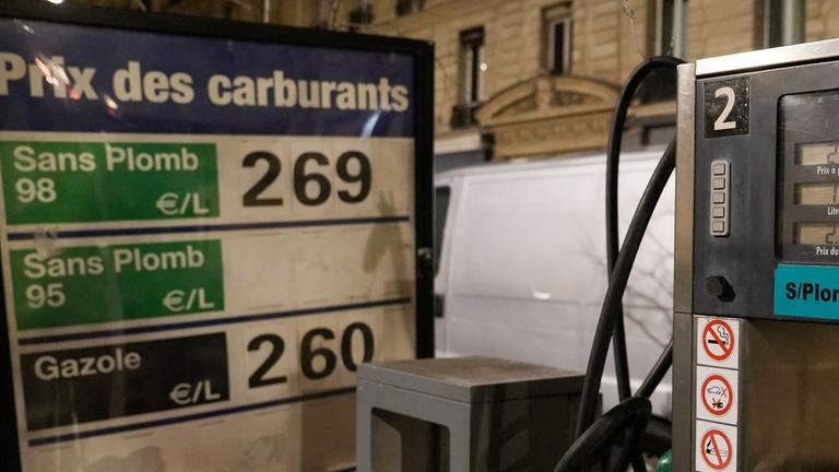 Dieselpreis-Rekord: An der teuersten Tankstelle in Paris kostet ein Liter Diesel aktuell 2,60 €