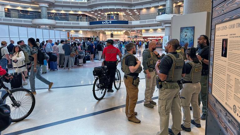 Einwanderungsbehörde ICE an US-Flughäfen