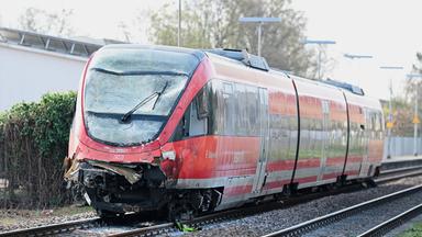 Kollision von Zug und Transporter