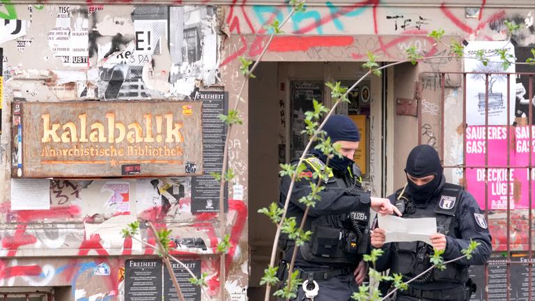 Razzia nach Anschlag auf Strommast im September in Berlin