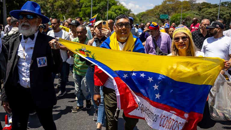Venezuelan workers protest over wages in Caracas