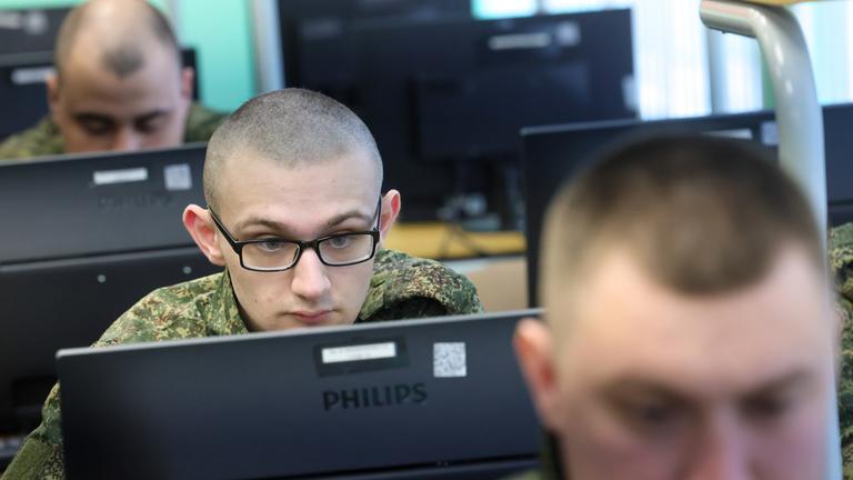 Wehrpflichtige treten ihren Dienst in der russischen Armee an
