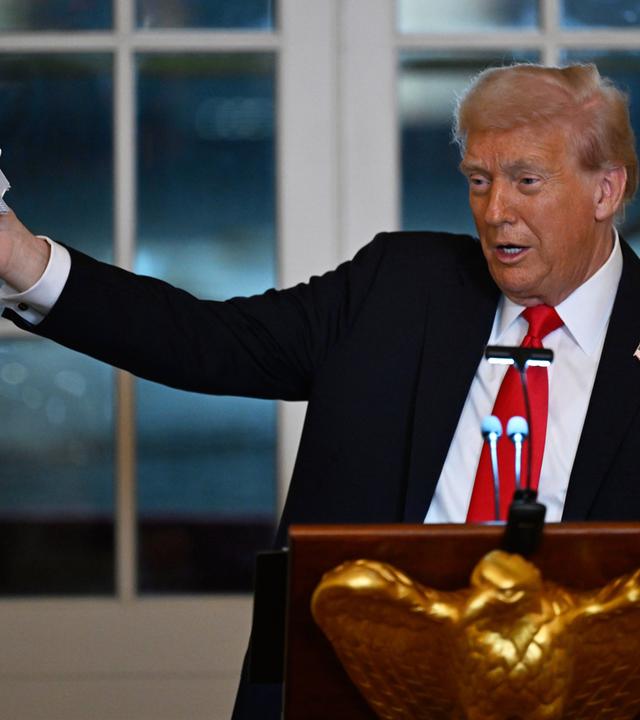 US-Präsident Trump präsentiert Modell eines Triumphbogens