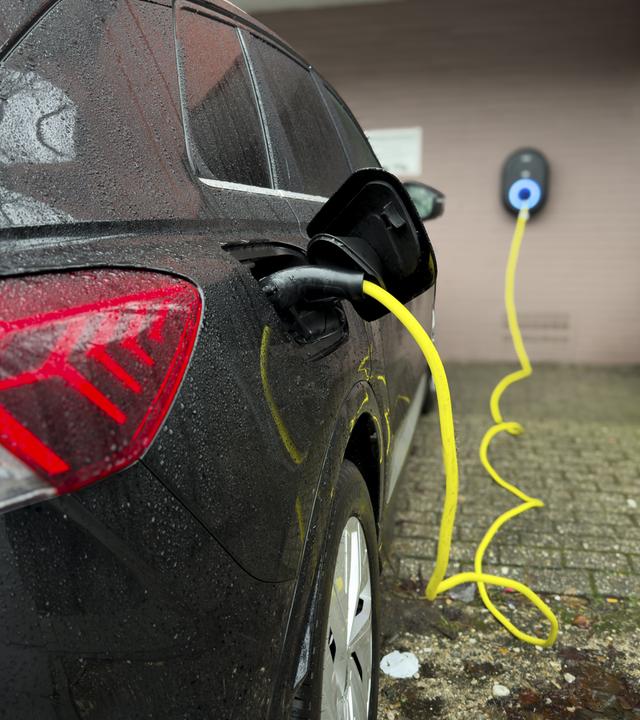 E-Auto lädt