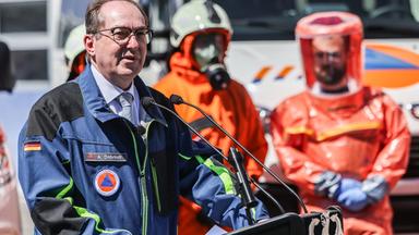 Bundesinnenminister Dobrindt besucht Zivilschutz-Behörden