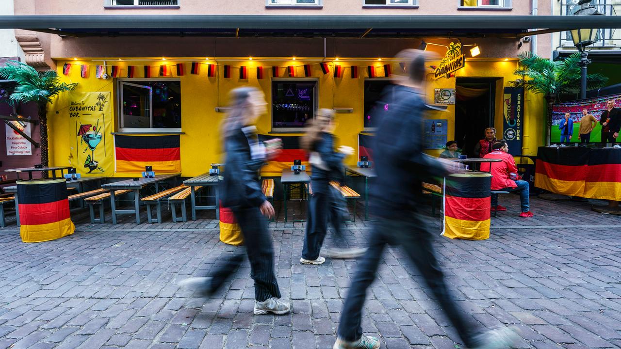 WM: Späte Anstoßzeiten könnten Gastro-Umsatz schmälern