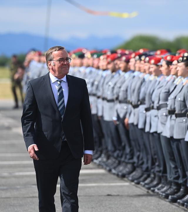 Boris Pistorius beim Tag der Bundeswehr in Neubiberg
