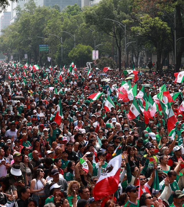Rekordversuch zur weltgrößten "La Ola" in Mexico City