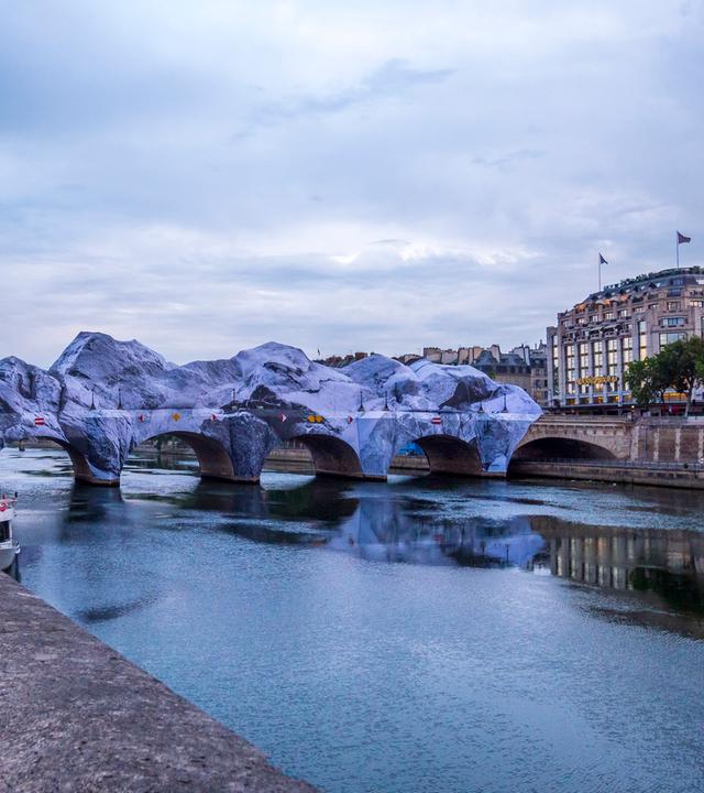 Die Caverne du Pont Neuf des Künstlers JR in Paris ist endlich für die Öffentlichkeit zugänglich.
