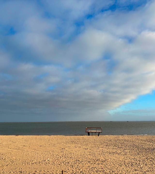 Badeplattform am Strand in Hörnum, Insel Sylt, Schleswig-Holstein