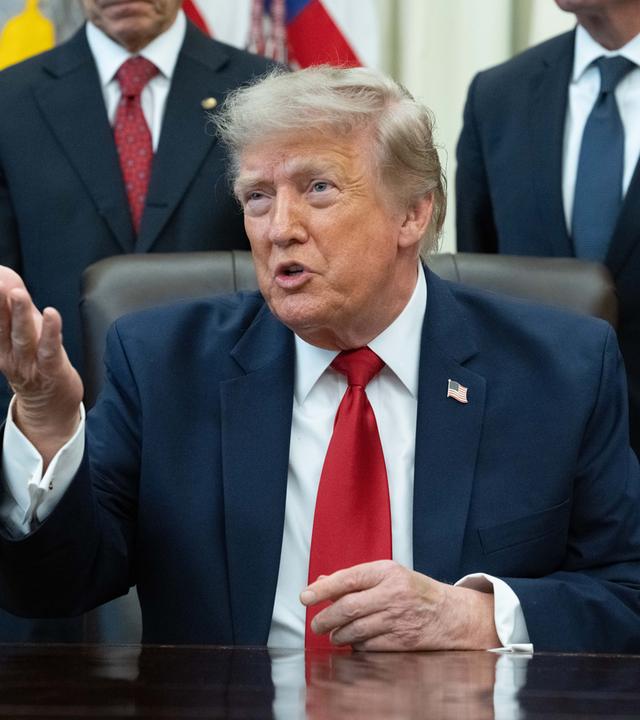 US President Trump signs an executive order on Utah monuments