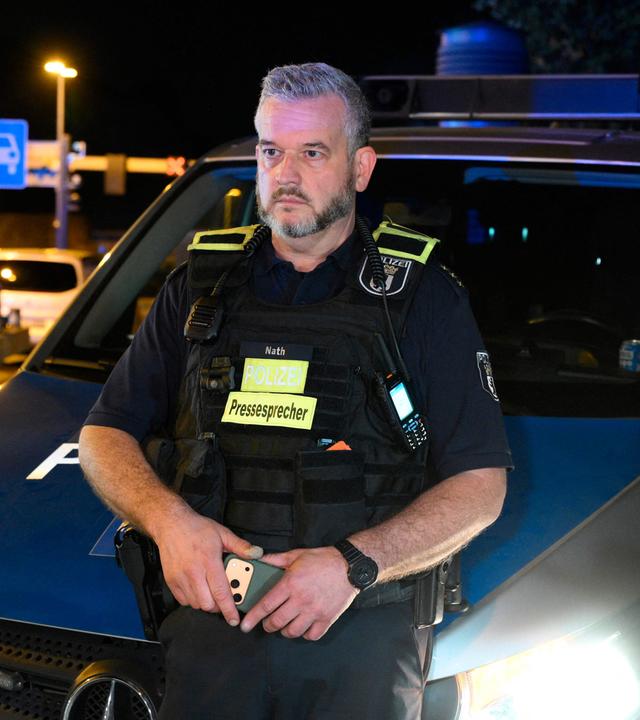 GERMANY-LGBTQ+-PARADE-CSD-POLICE