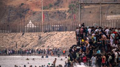 Migrants cross into Spains Ceuta enclave from Morocco, in photos