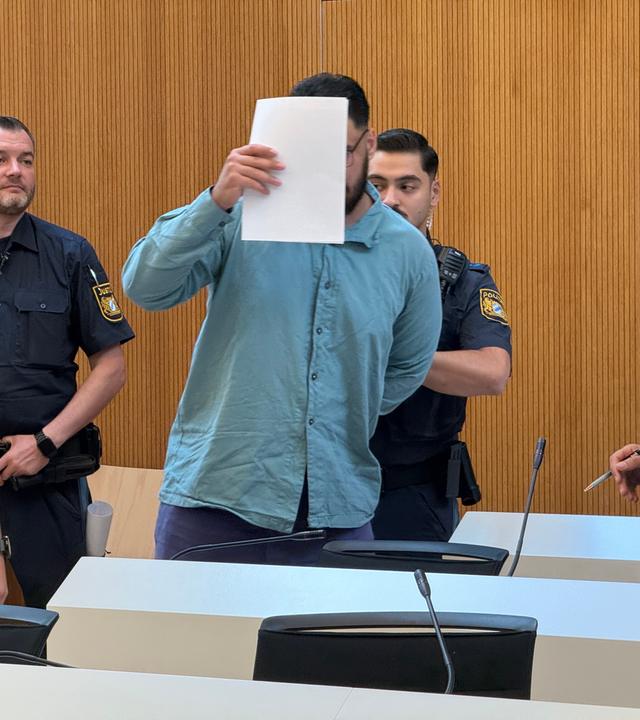 Prozessbeginn wegen Auto-Anschlag auf eine Demonstration