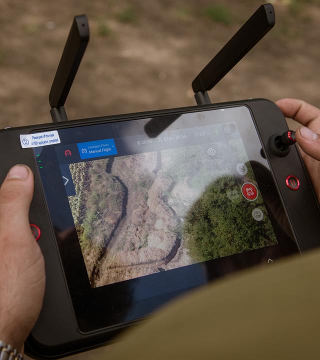 Fernsteuerung Drohne mit integriertem Touchscreen und zwei Antennen